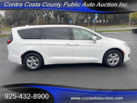 2017 Chrysler Pacifica Hybrid Touring Plus