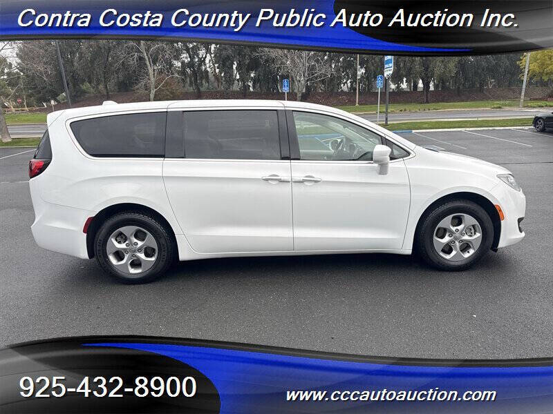 2017 Chrysler Pacifica Hybrid Touring Plus