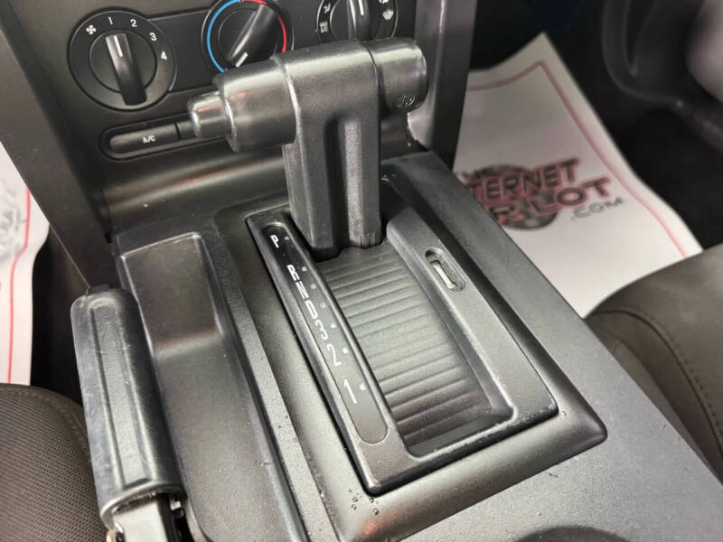 2006 Ford Mustang GT Deluxe