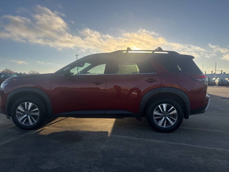 2022 Nissan Pathfinder SL