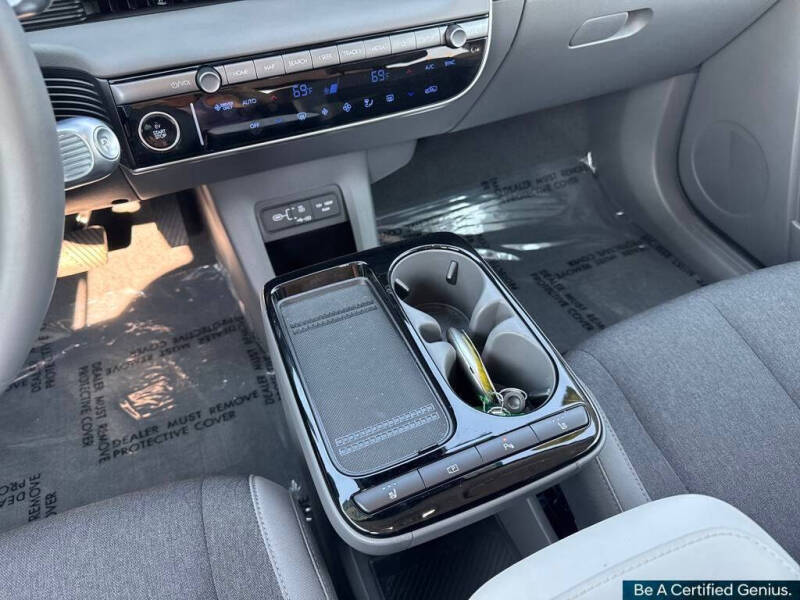 2025 Hyundai Ioniq 5 SE Standard Range