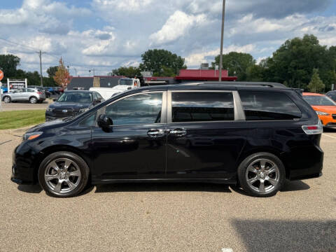 2017 Toyota Sienna SE 8-Passenger