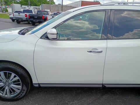 2017 Nissan Pathfinder SV