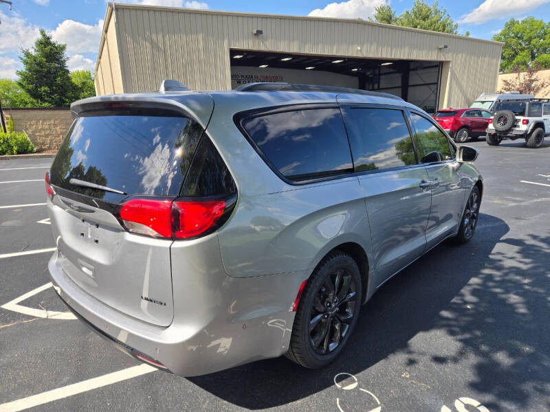 2020 Chrysler Pacifica Limited Red S