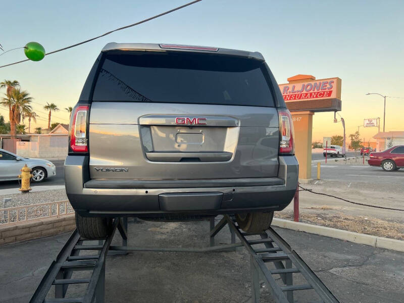 2018 GMC Yukon SLE photo 5