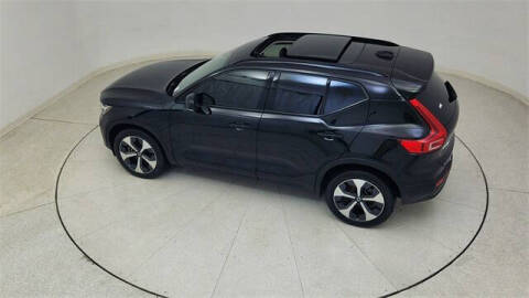 2024 Volvo XC40 B5 Plus Dark Theme