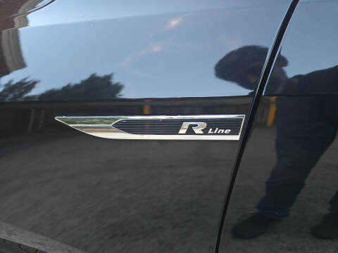 2017 Volkswagen Passat 1.8T R-Line