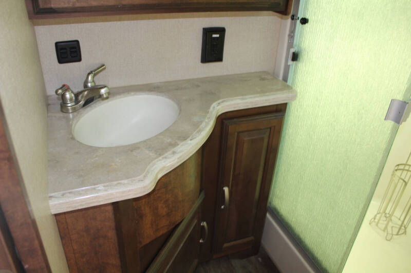 2016 Forest River Cardinal 325RL