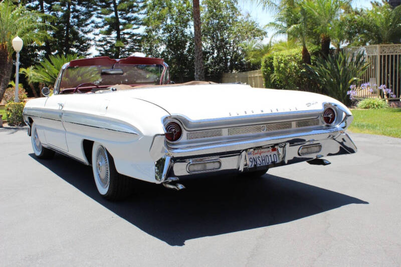 1961 Oldsmobile Starfire