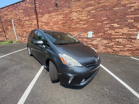 2014 Toyota Prius v Five