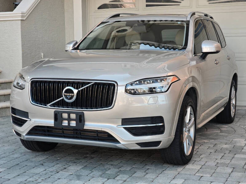 2016 Volvo XC90 T8 eAWD Momentum