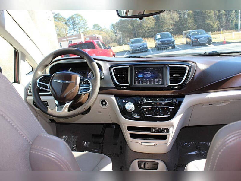 2021 Chrysler Voyager LX