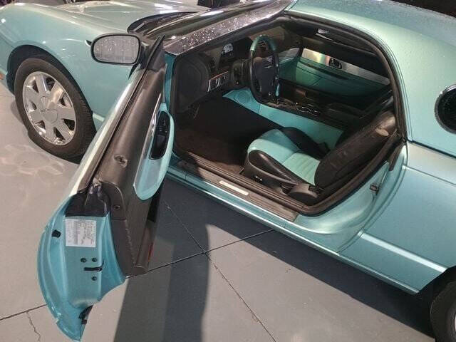 2002 Ford Thunderbird 15