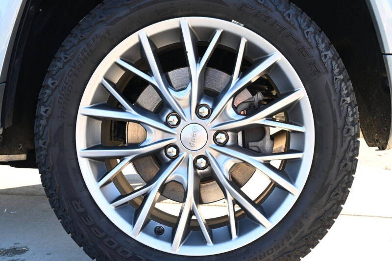 2022 Jeep Grand Cherokee Summit