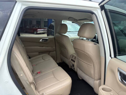2017 Nissan Pathfinder SL