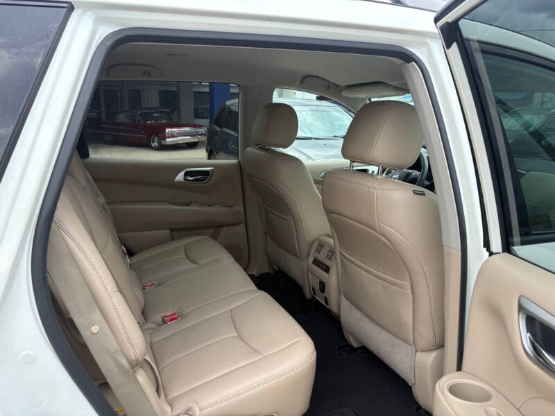 2017 Nissan Pathfinder SL