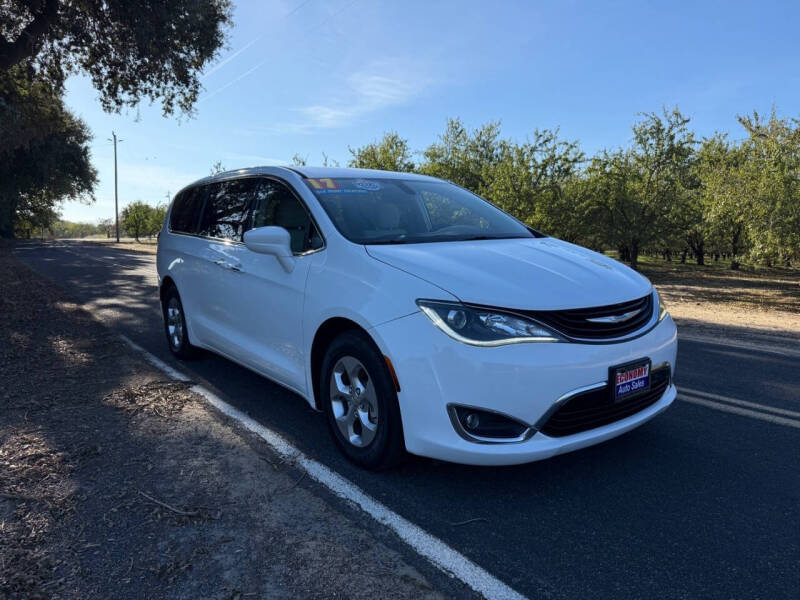 2017 Chrysler Pacifica Hybrid Touring Plus
