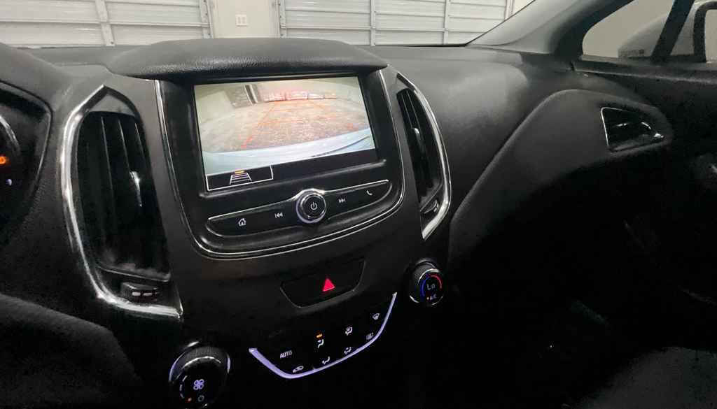 White 2019 Chevrolet Cruze LT LT 4dr Sedan 15