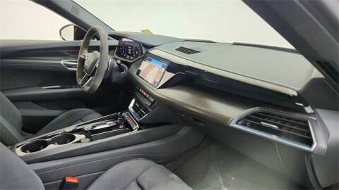 2022 Audi e-tron GT quattro Premium Plus