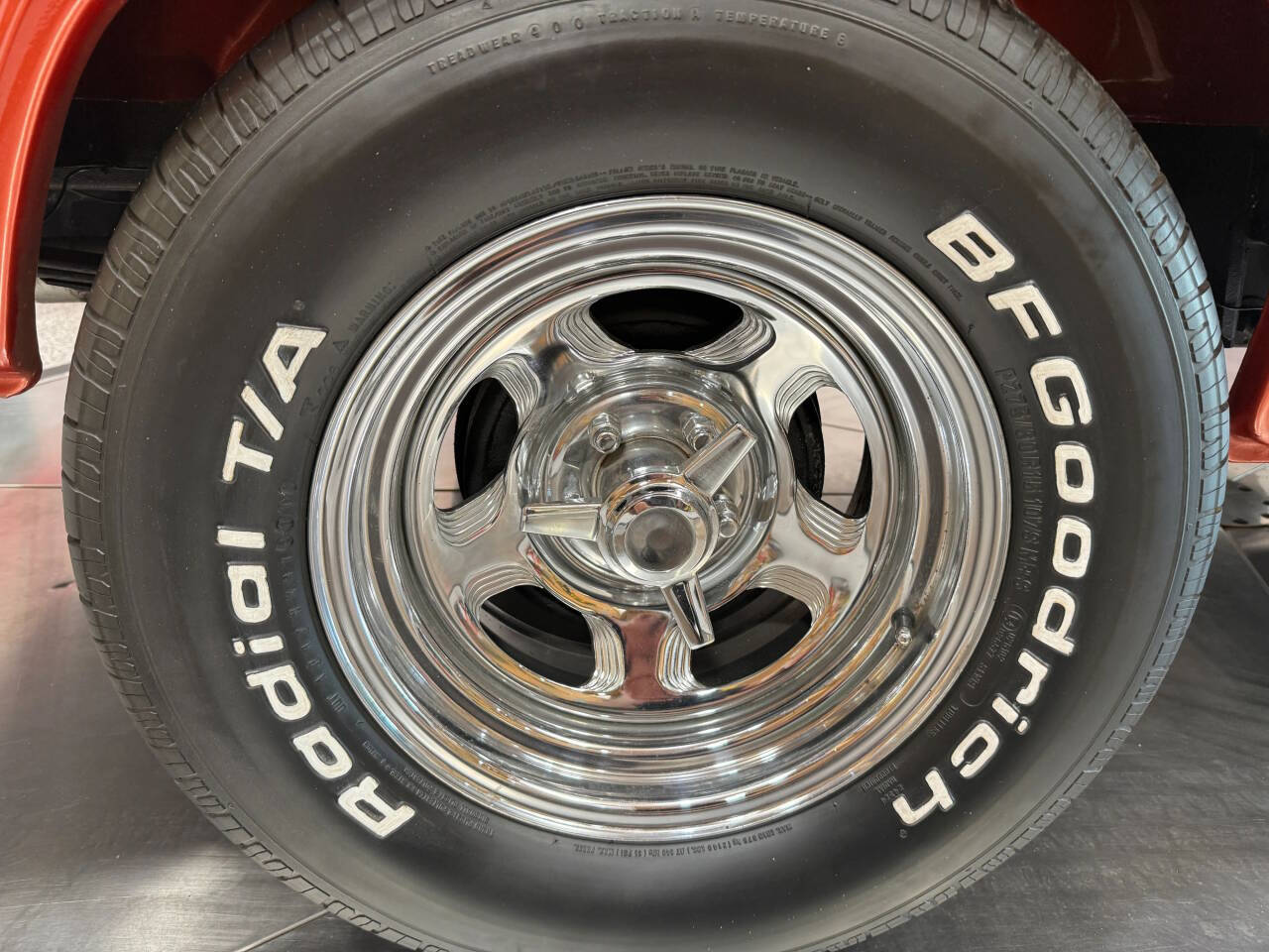 1966 Ford Econoline Supervan 38