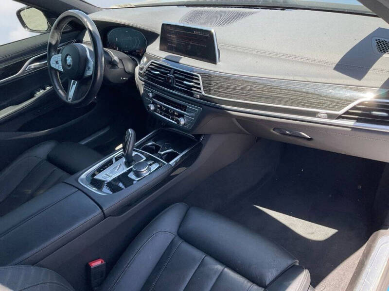 2022 BMW 7 Series 740i
