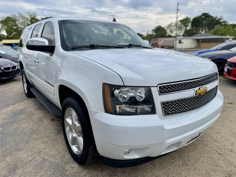 Used 2014 Chevrolet Suburban LT with VIN 1GNSKJE77ER148879 for sale in Chesapeake, VA