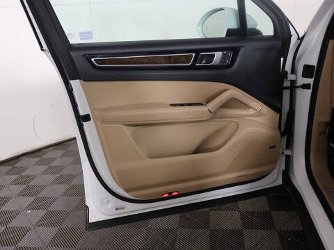 2023 Porsche Cayenne Platinum Edition