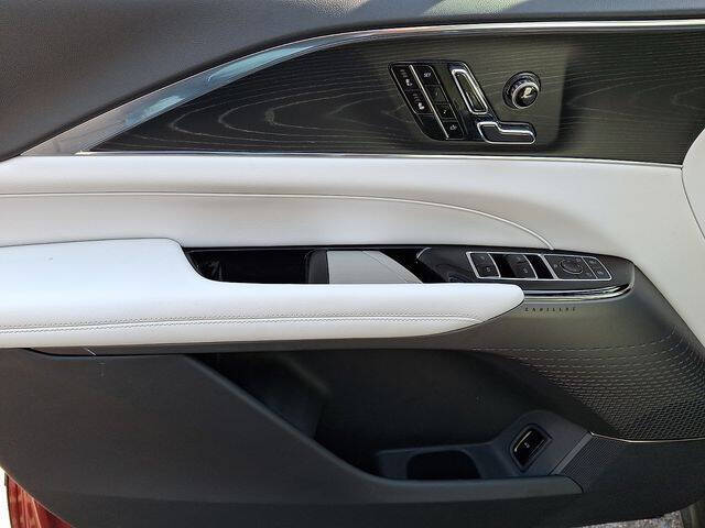 2024 Cadillac LYRIQ Luxury 1