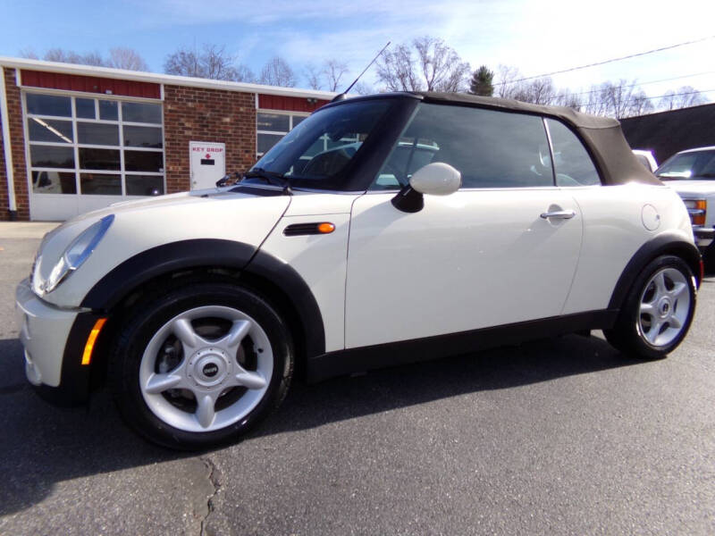 2006 MINI Cooper for sale at Dwight Phillips Auto Sales INC in Wilkesboro NC