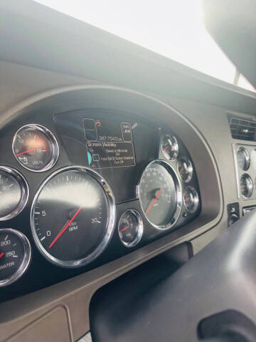 2015 Kenworth T-680 Day Cab