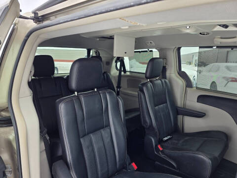 2012 Chrysler Town and Country Touring-L