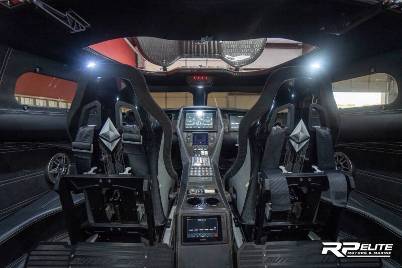 2019 Outerlimits SV43