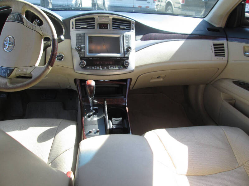 2011 Toyota Avalon Limited photo 17