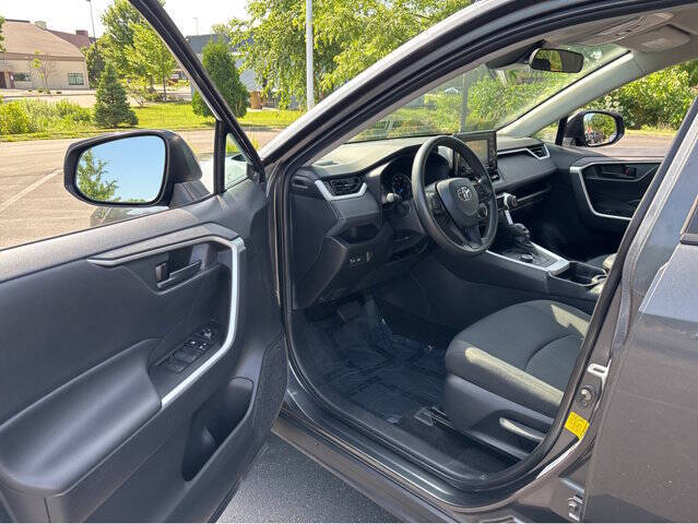 Used 2021 Toyota RAV4 LE with VIN 4T3MWRFV8MU020974 for sale in Kansas City