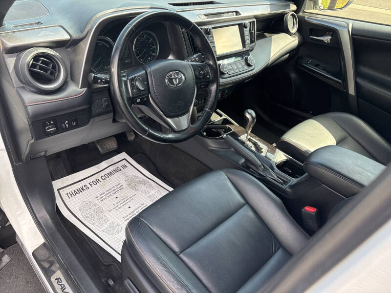 2017 Toyota RAV4 Hybrid SE