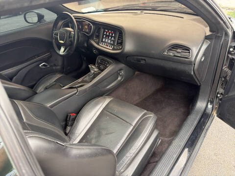 2017 Dodge Challenger SXT Plus