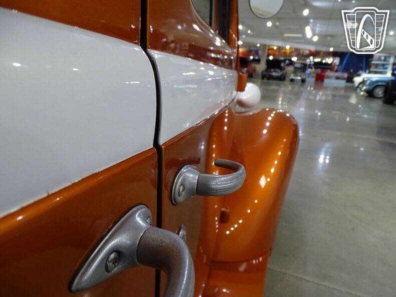 1937 Plymouth P4
