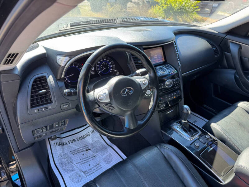 2017 Infiniti QX70