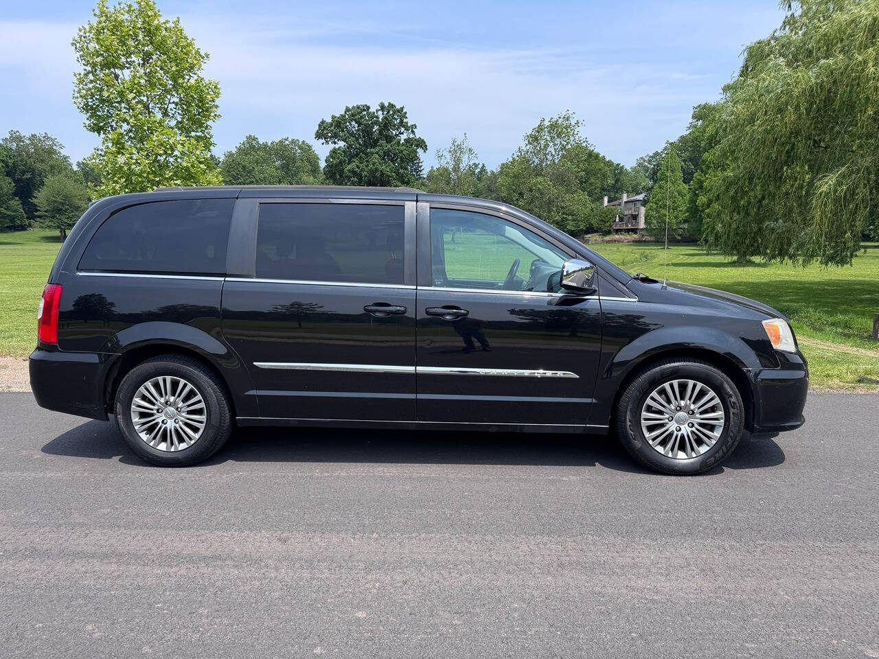 2014 Chrysler Town and Country 23