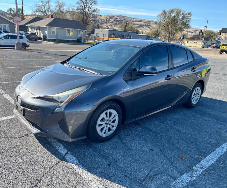 2018 Toyota Prius One photo 2