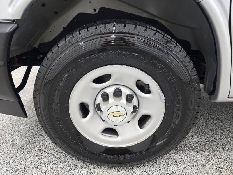 2024 Chevrolet Express 2500