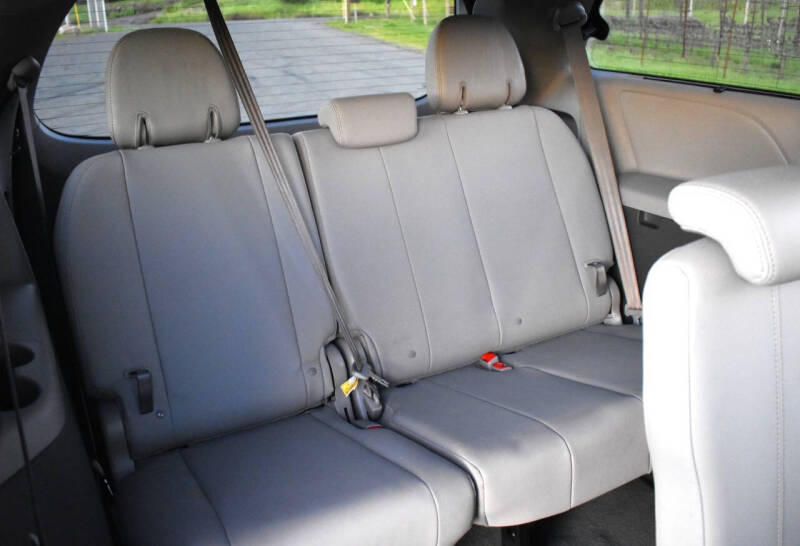 2016 Toyota Sienna XLE Premium 8-Passenger