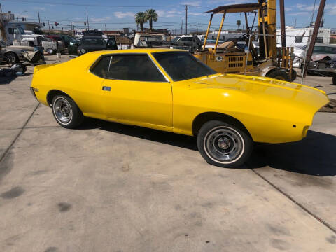 yellow javelin car