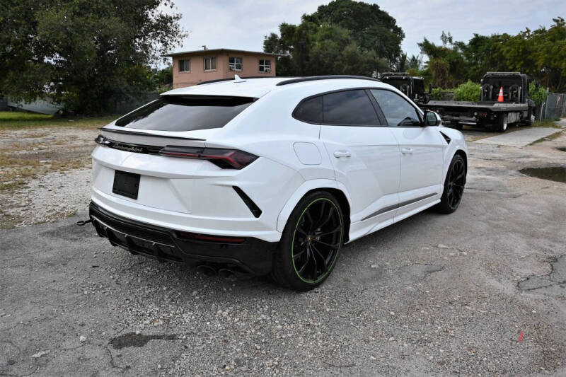 2022 Lamborghini Urus