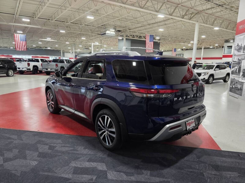 2025 Nissan Pathfinder Platinum