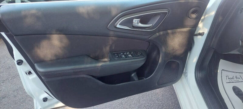 2016 Chrysler 200 Limited