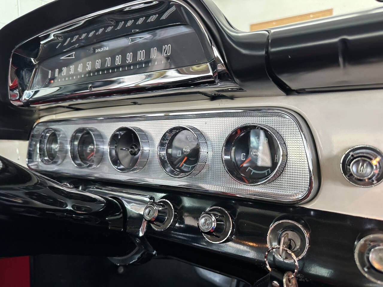 1957 Dodge Custom Royal 32