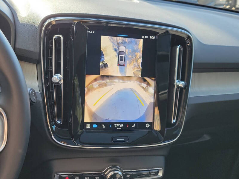 2024 Volvo XC40 B5 Plus Dark Theme