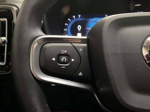 2025 Volvo XC40 B5 Plus Bright Theme
