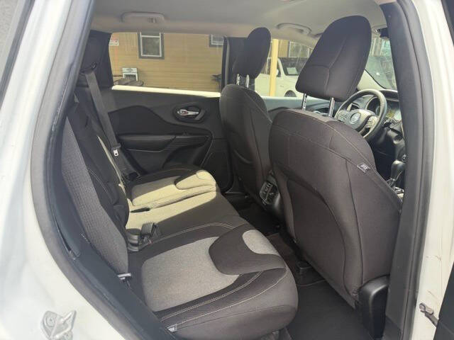 2016 Jeep Cherokee Sport